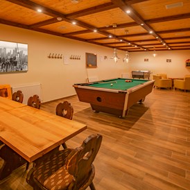 Familienhotel: Billiardtisch und Tischfußball - Familienhotel Schneekönig
