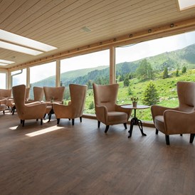 Familienhotel: Wintergarten mit Panoramafenster - Familienhotel Schneekönig