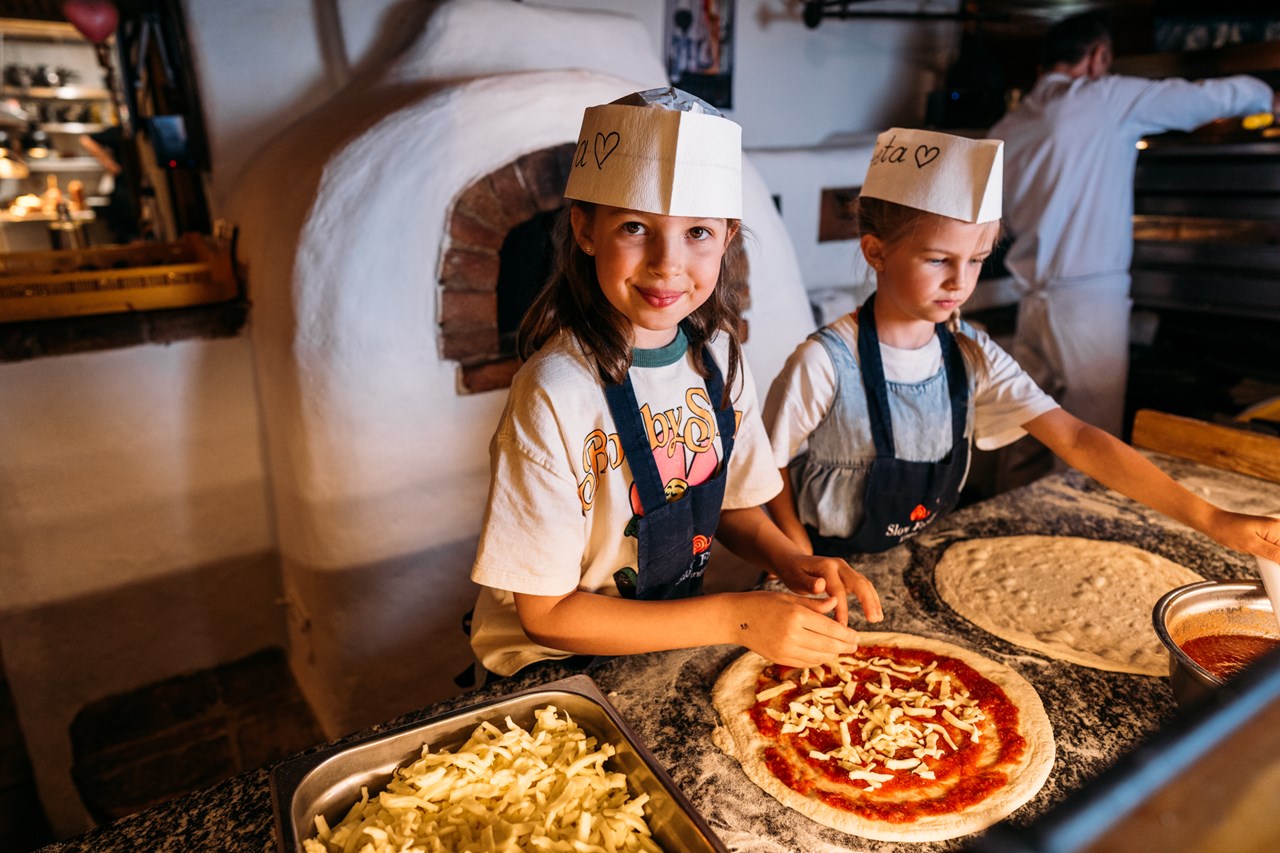 Trattlers Hof-Chalets Ausflugsziele Pizzabackkurs für Kinder
