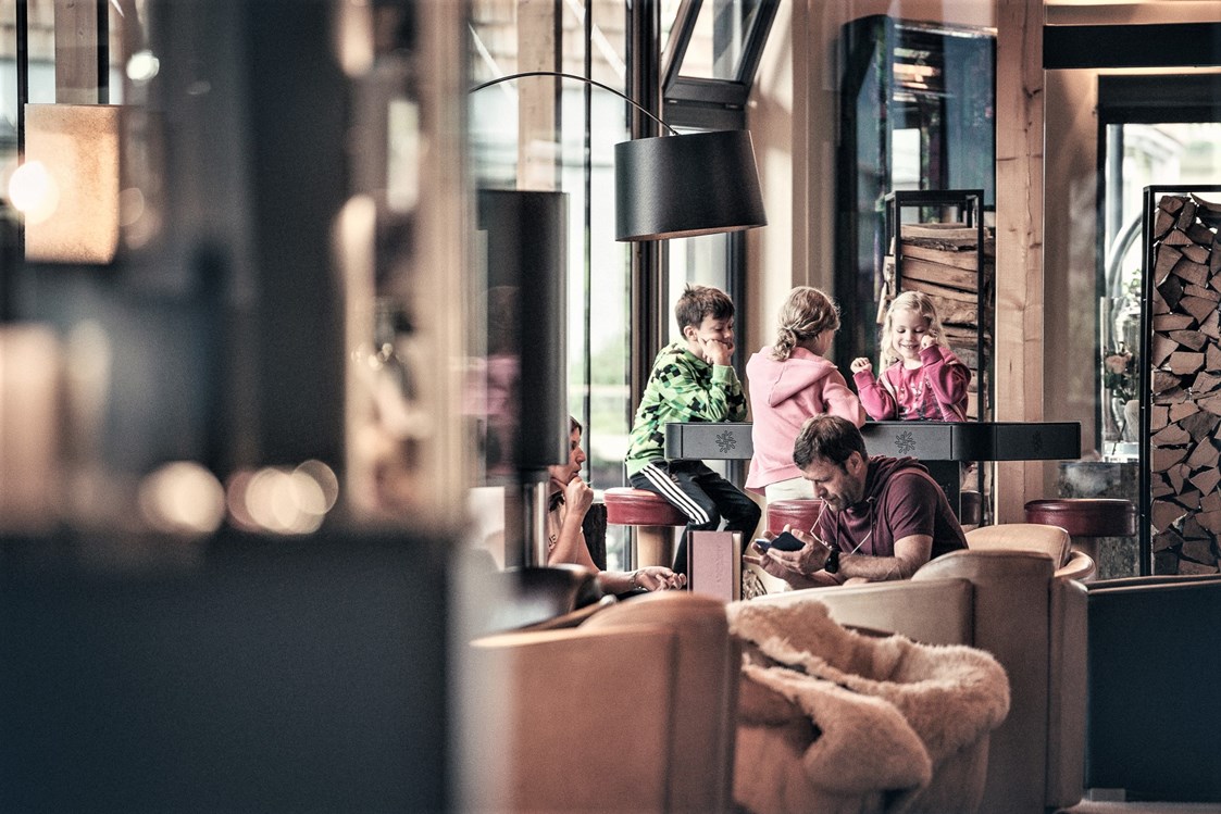 Kinderhotel: Lobby Atmosphe - Mia Alpina Zillertal Family Retreat