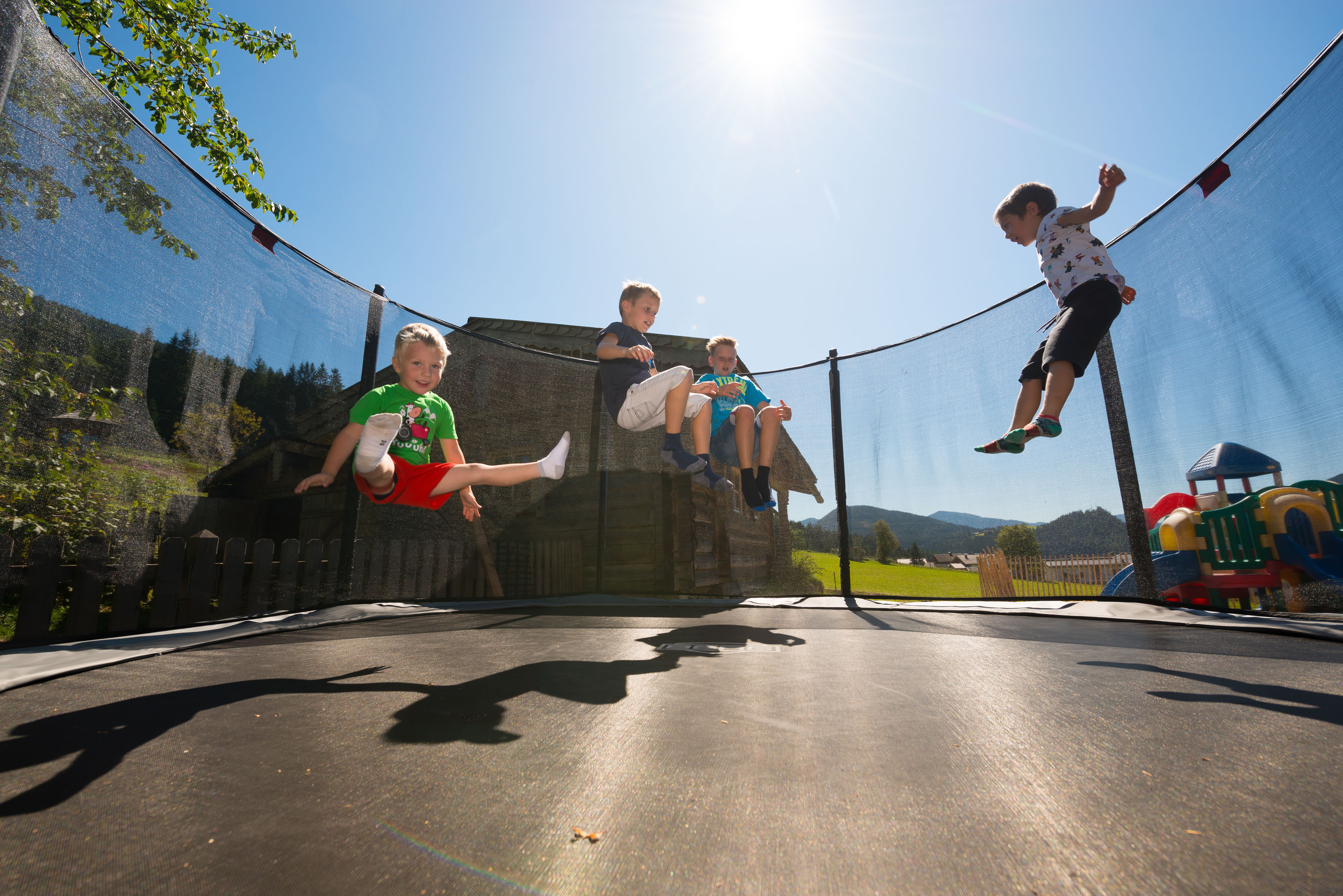 Familienhotel - Verpflegung: All-inclusive - Fuschl am See - Trampolin - Martinerhof - wo Gemütlichkeit auf Erlebnis trifft