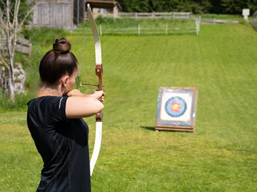 Kinderhotel: Bogen schießen - Wohlfühlresort & Feriengut Martinerhof