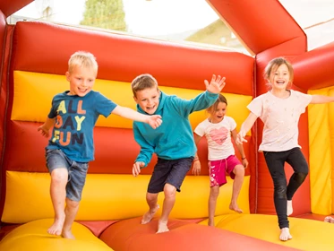 Kinderhotel: Hüpfburg - Baby- & Kinderhotel Laurentius