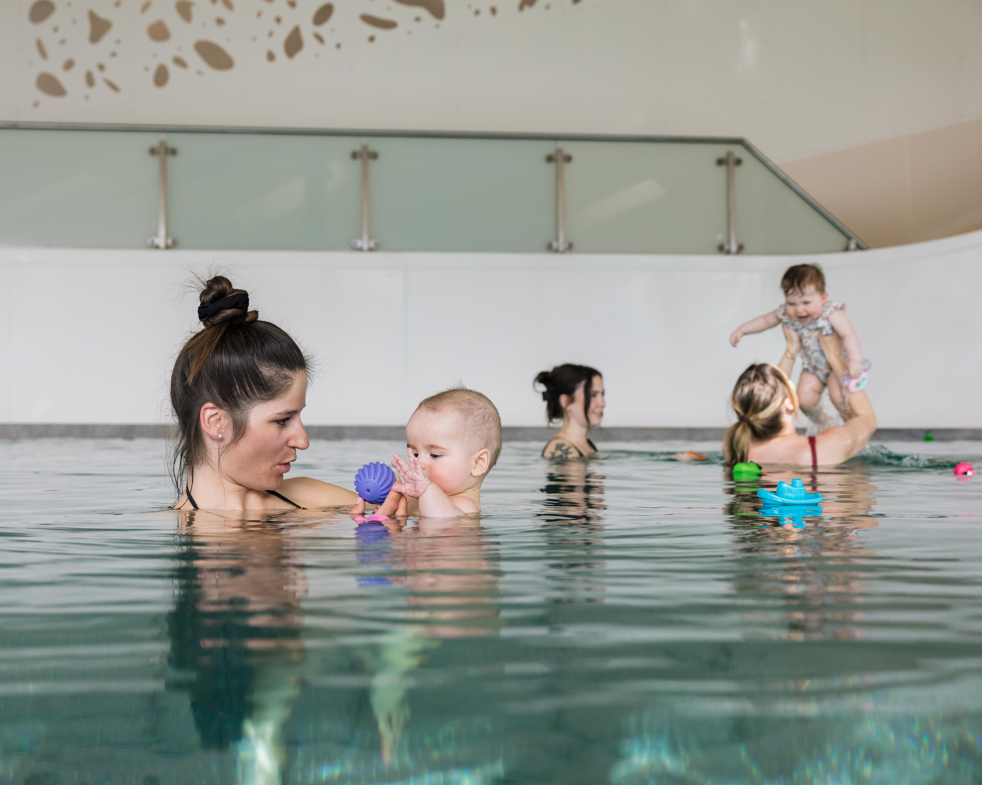Kinderhotel: Babyschwimmkurse finden mehrmals wöchentlich statt (Gegen Gebühr) - Baby- & Kinderhotel Laurentius - Wasser | Wellness