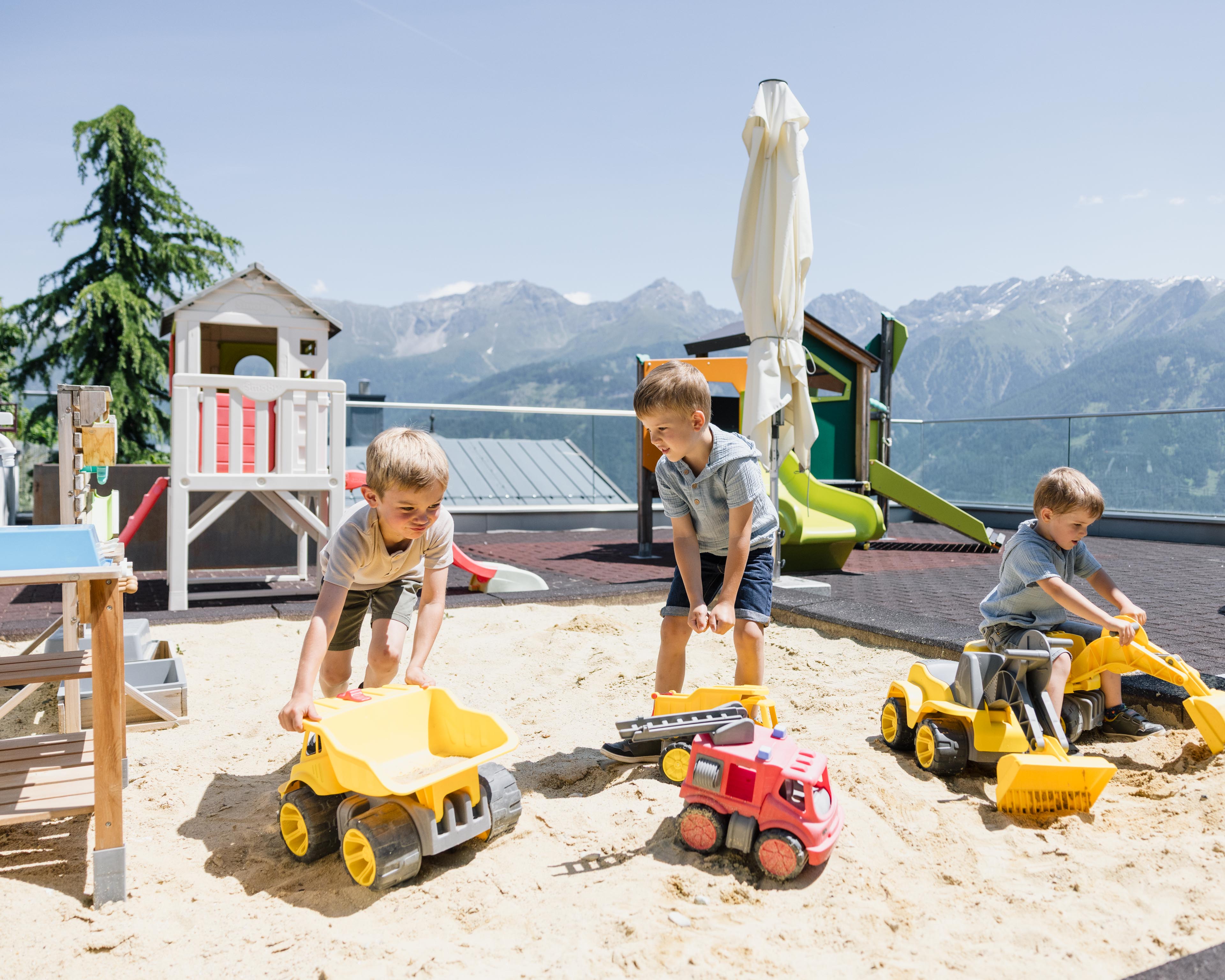Kinderhotel: Auf der STAR.Club Terasse kann während der Betreuungszeiten gespielt werden. - Baby- & Kinderhotel Laurentius - Spielen | Entdecken
