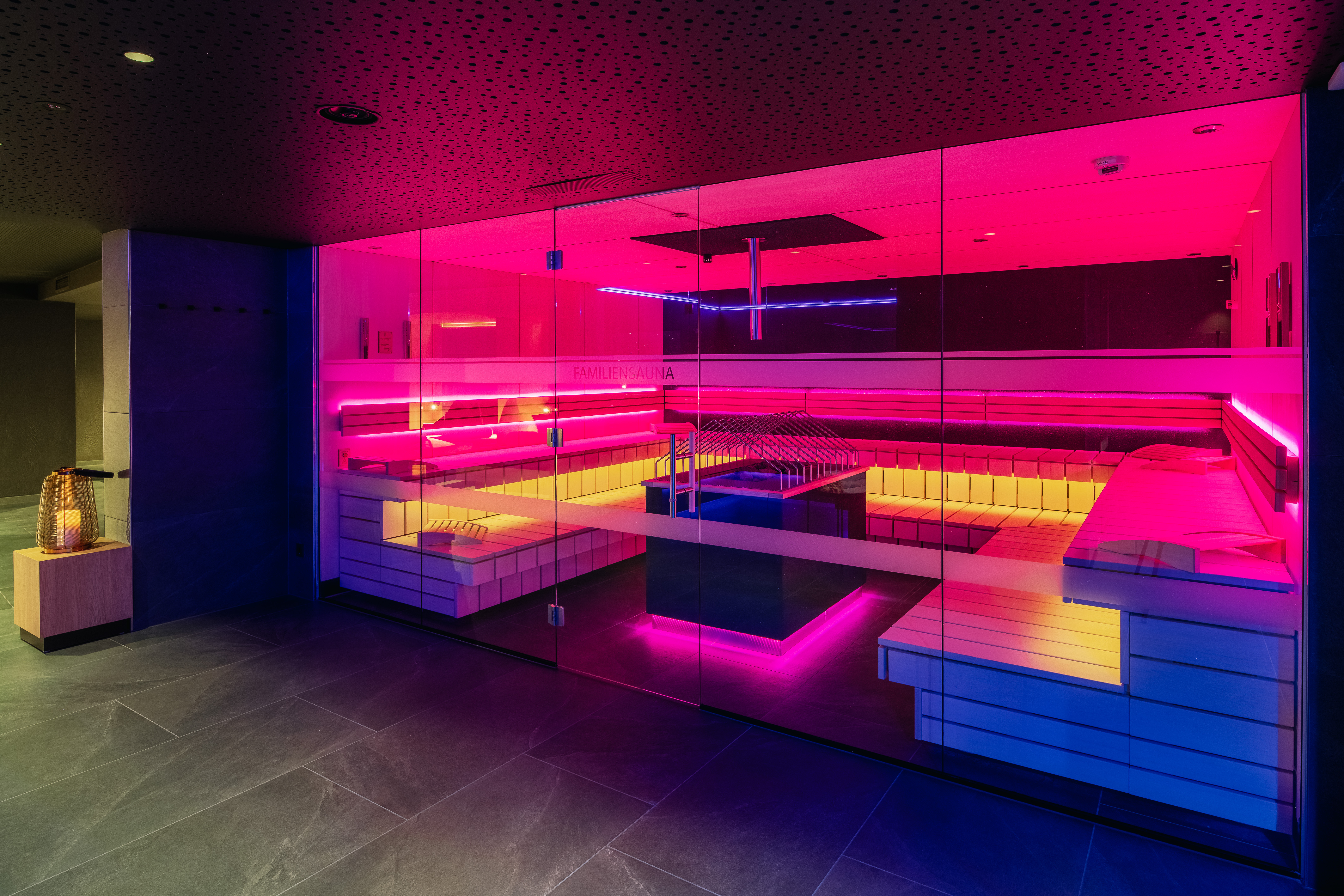 Kinderhotel: SPAmilia unsere Familien.Sauna mit Dampfbad, Biosauna, Ruheraum - Baby- & Kinderhotel Laurentius - Wasser | Wellness