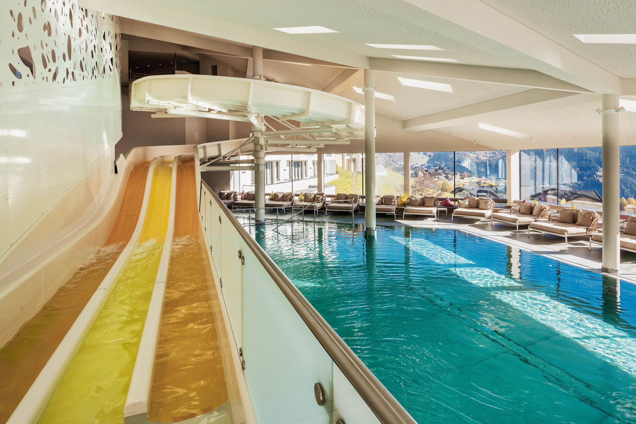 Familienhotel - ausschließlich Familien im Hotel - Warth (Warth) - Familien.Wasserwelt mit 40m 3-Fach Racerrutsche - Baby- & Kinderhotel Laurentius