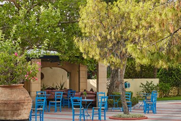 Kinderhotel: Kafenion The Beautiful Hellas, griechisches Kaffeehaus - Grecotel Creta Palace