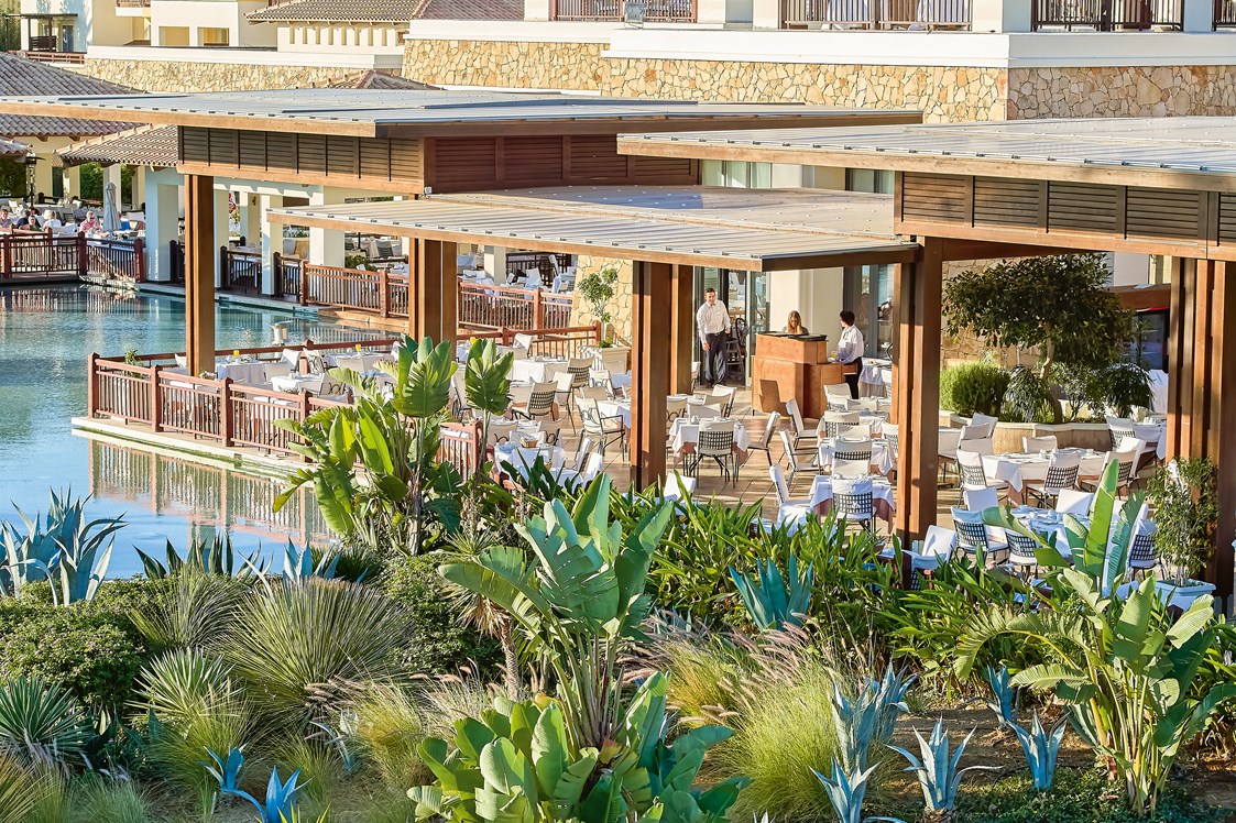 Kinderhotel: Essen an der Lagune im mediterranen Buffetrestaurant - Grecotel Kos Imperial