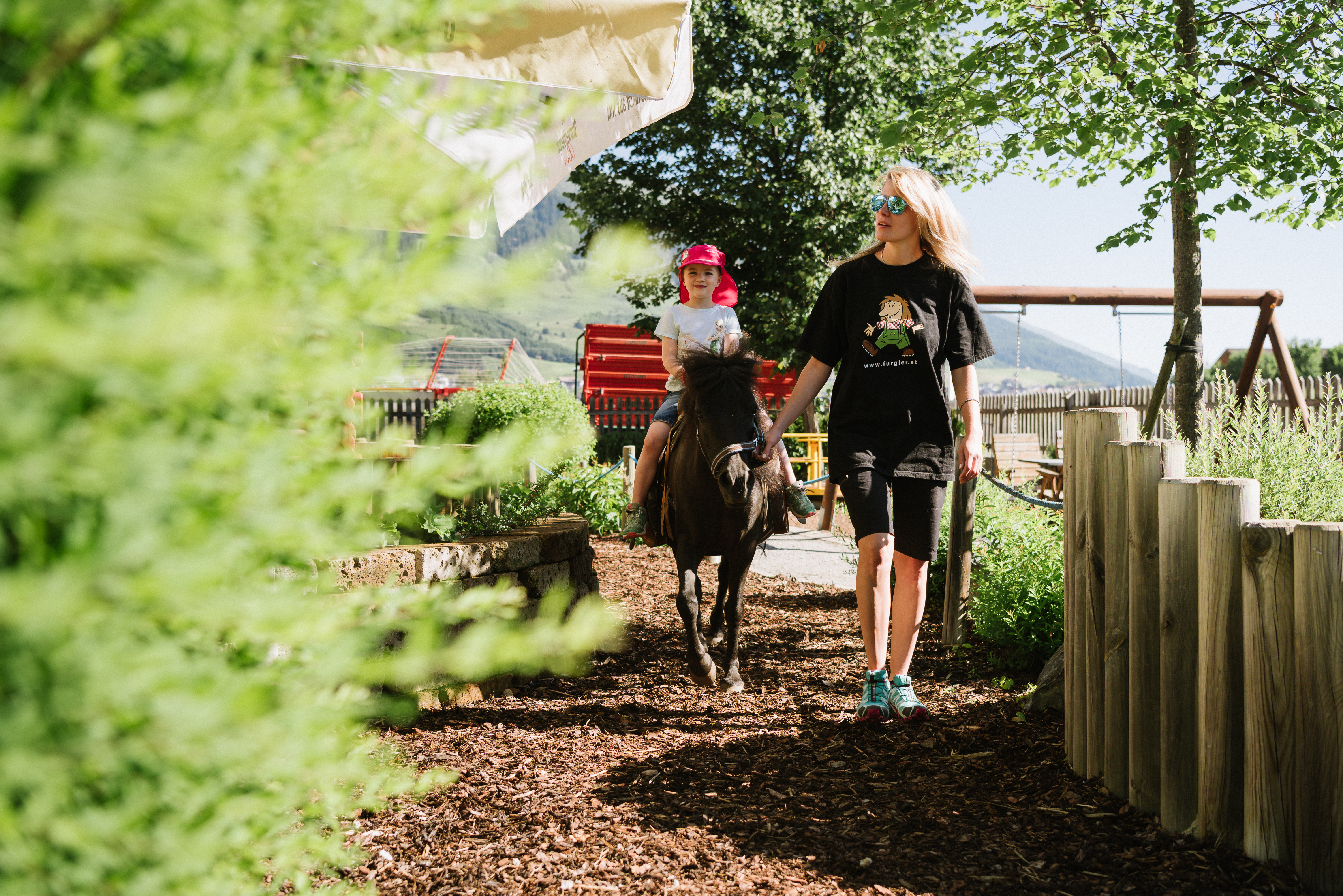 Kinderhotel: Hotelexklusiver Spielepark - geführtes Ponyreiten - Furgli Familienhotels - Spielen | Entdecken