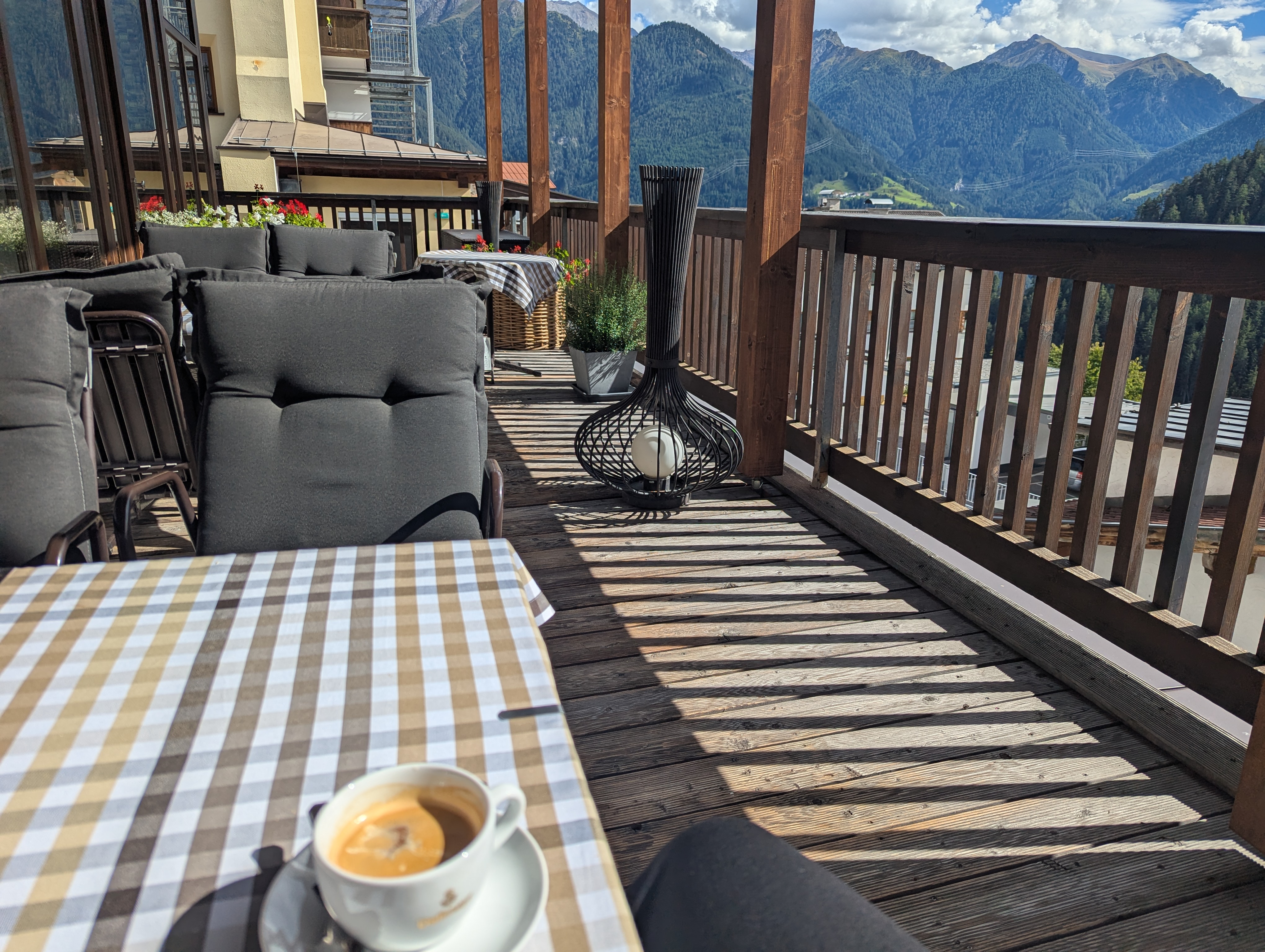 Kinderhotel: Restaurant mit herrlichem Ausblick  - Furgli Familienhotels