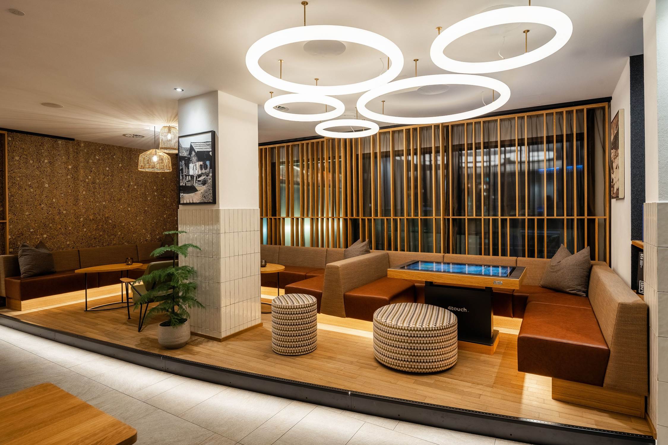 Kinderhotel: Lobby inklusive Spieletisch Posthotel - Furgli Familienhotels - Essen | Trinken