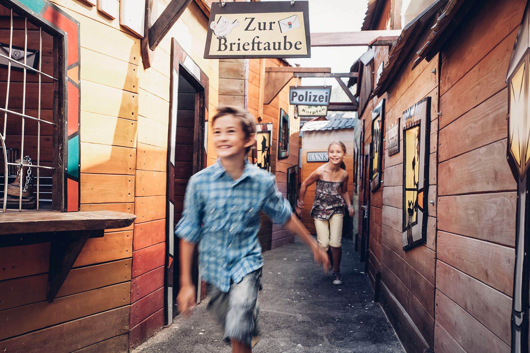 Kinderhotel: Kinder-Spieldorf Posthotel - Furgli Familienhotels - Spielen | Entdecken