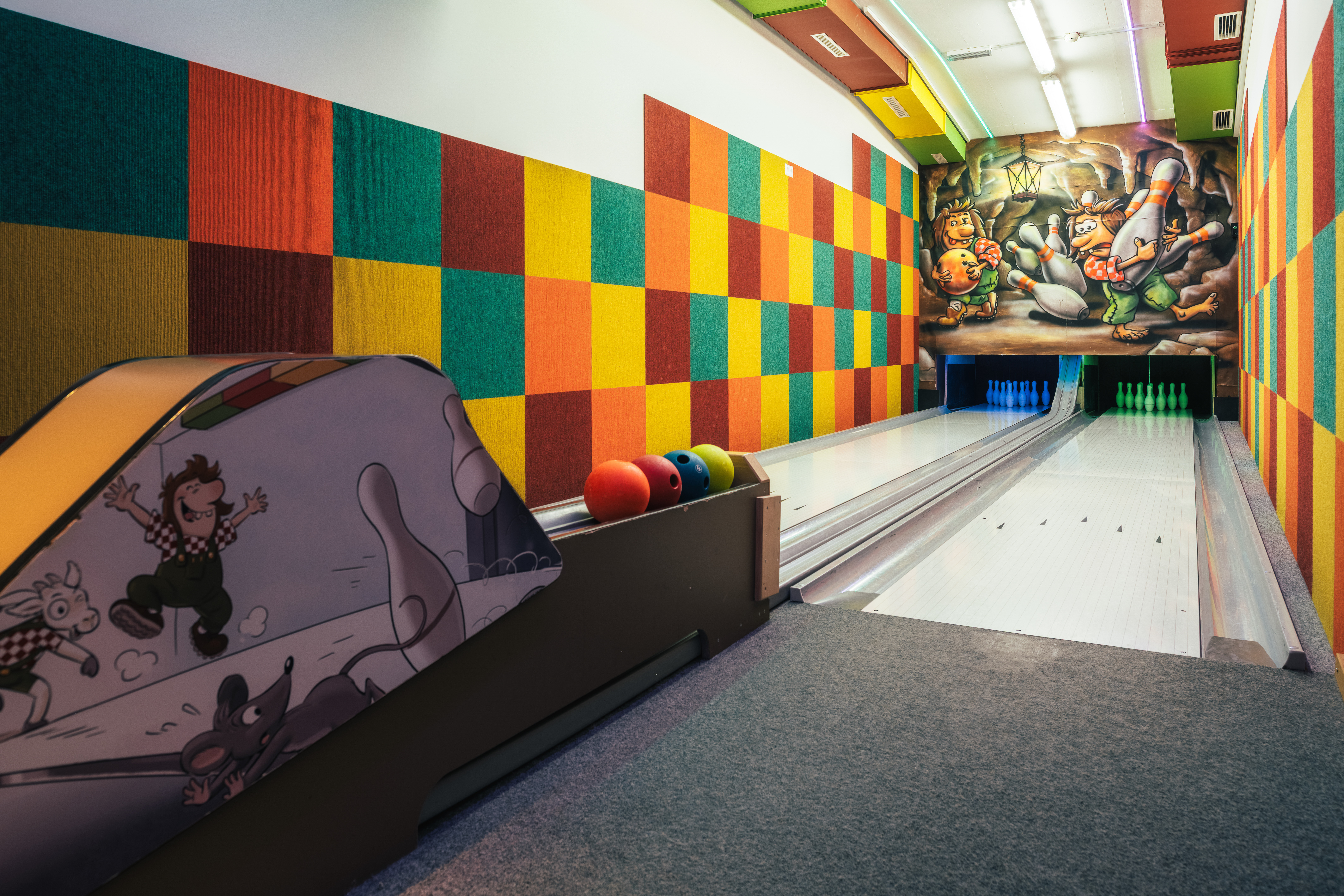 Kinderhotel: Bowlingbahn im Furgler - Furgli Hotels - Spielen | Entdecken
