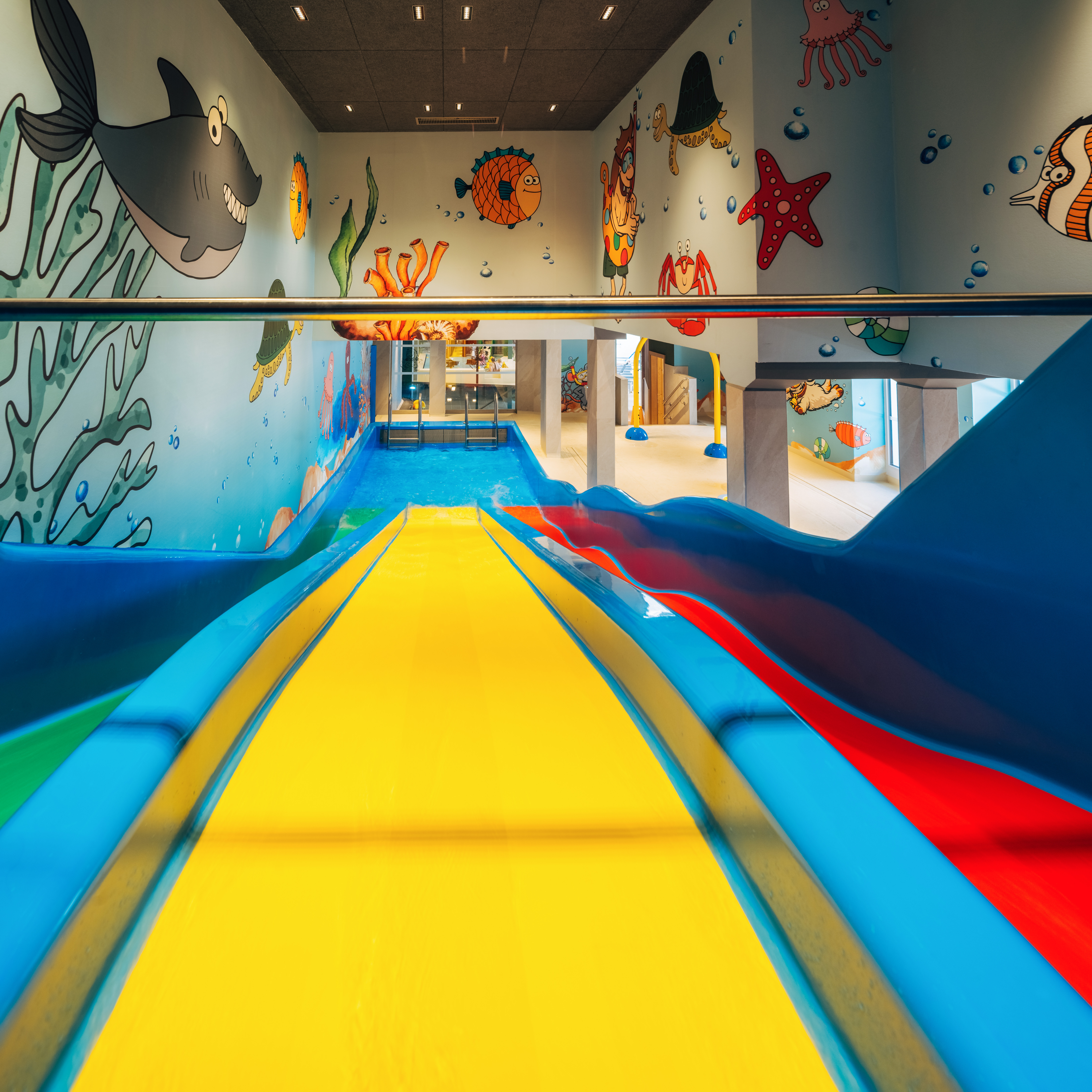 Kinderhotel: Dreifachwasserrutsche mit Landebecken - Furgli Hotels - Wasser | Wellness