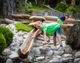 Kinderhotel: Wasserspiellauf im 20.000m² Abenteuerpark - Alpin Family Resort Seetal