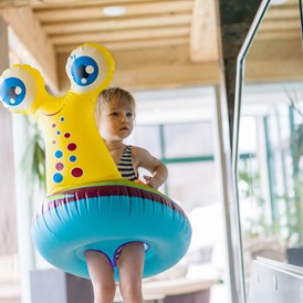 Kinderhotel: Schwimmkurse für Anfänger & Fortgeschrittene - Alpin Family Resort Seetal