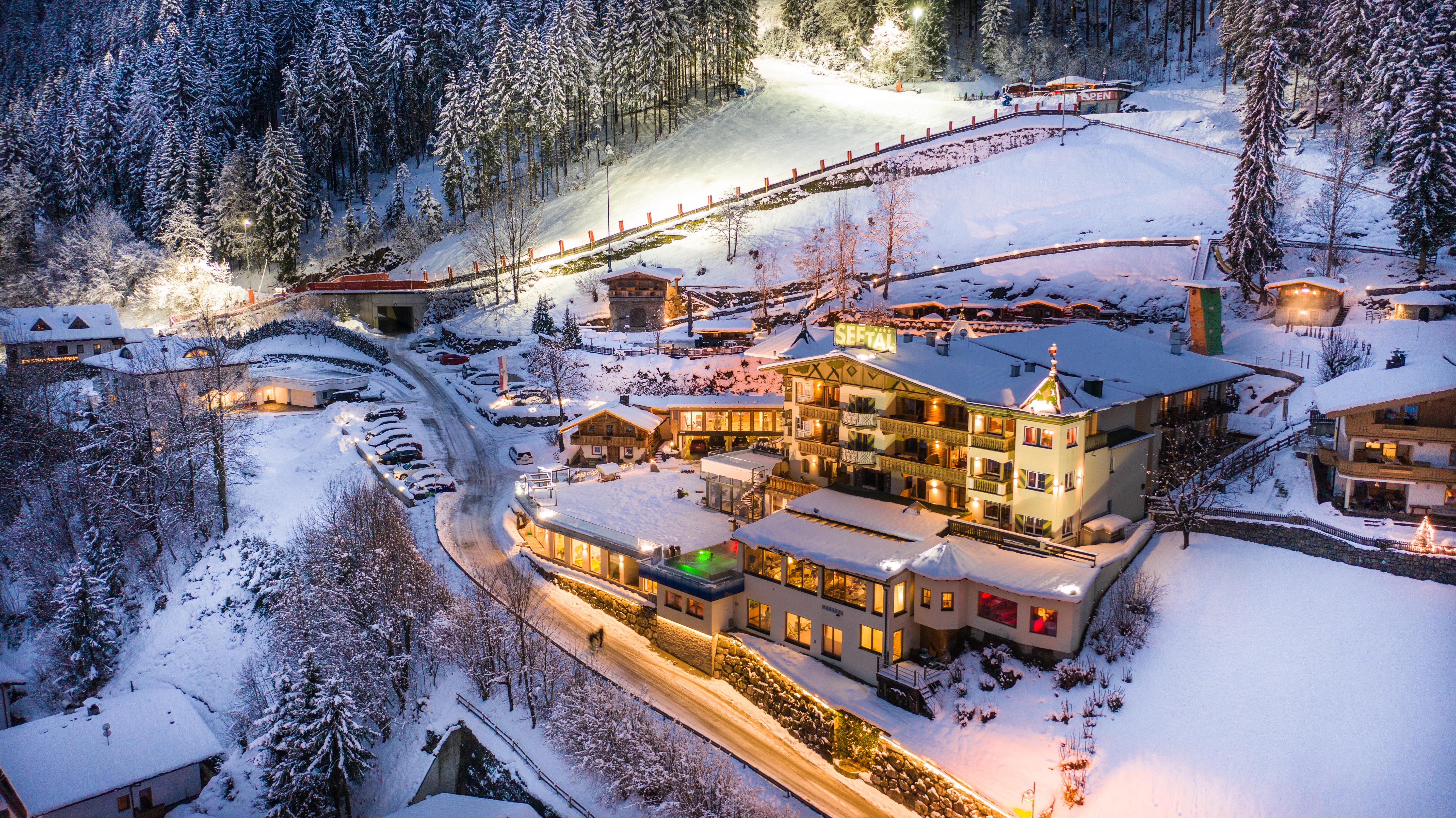 Familienhotel - Verpflegung: 3/4 Pension - Mühlbach (Bramberg am Wildkogel) - Ski in Ski out: urlauben Sie direkt an der Skipiste - Alpin Family Resort Seetal