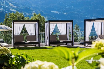 Kinderhotel: Day Beds zum Familien kuscheln - Alpin Family Resort Seetal