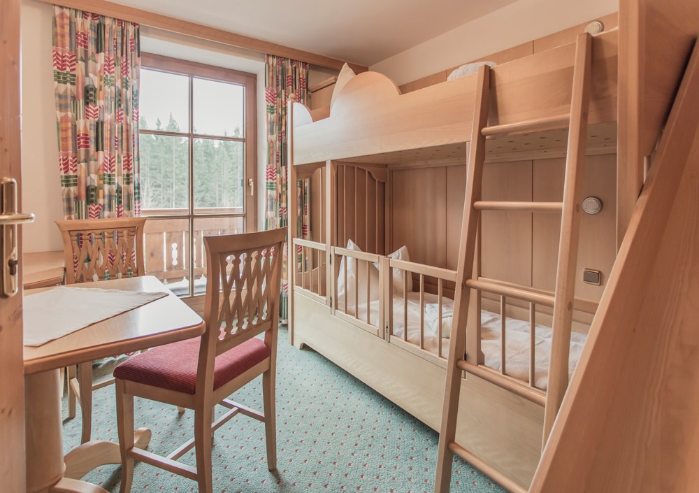Zugspitz Resort 4*S Zimmerkategorien Appartement Alpenrose mit Kinderzimmer