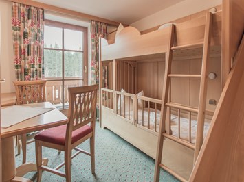 Zugspitz Resort 4*S Zimmerkategorien Appartement Alpenrose mit Kinderzimmer