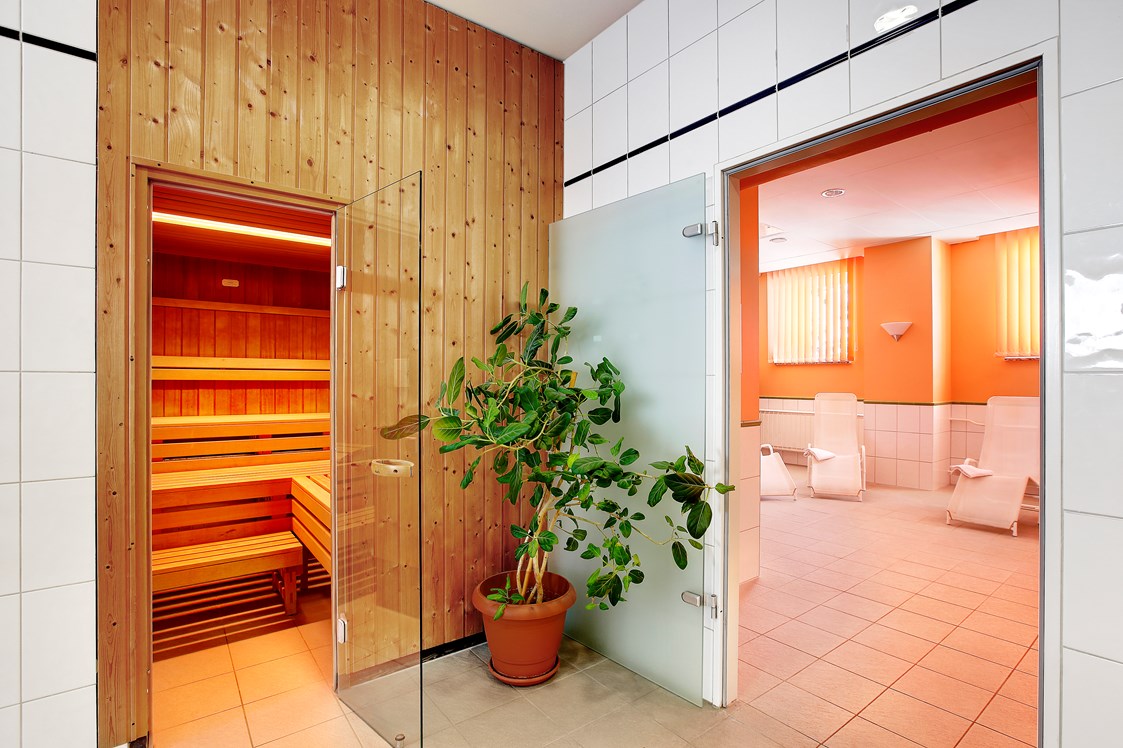 Kinderhotel: Wohlfühlbereich mit Saunen und Kosmetik- sowie Massageangeboten - AHORN Hotel Am Fichtelberg