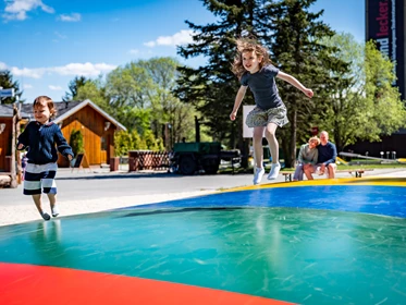 Kinderhotel: Hüpfkissen - AHORN Hotel Am Fichtelberg