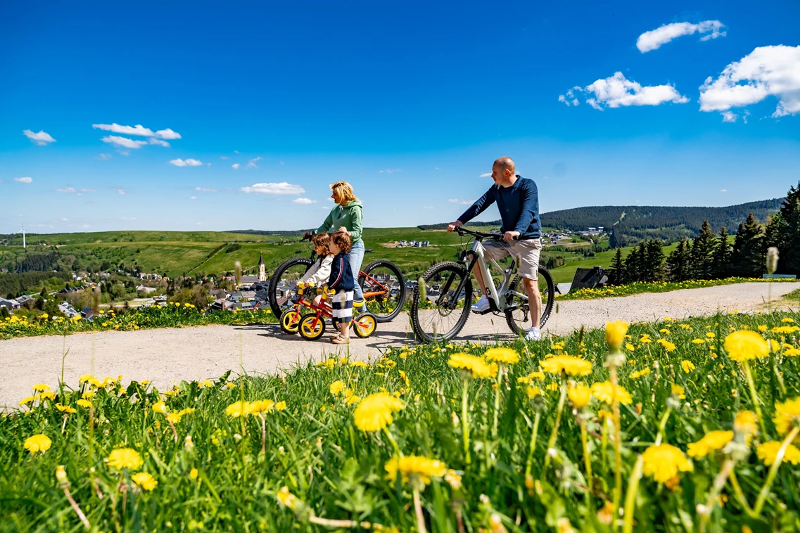 Kinderhotel: Fahrrad fahren - AHORN Hotel Am Fichtelberg