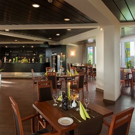 Kinderhotel: Panoramarestaurant in der 12. Etage des Hotels mit fantastischem Ausblick - AHORN Seehotel Templin