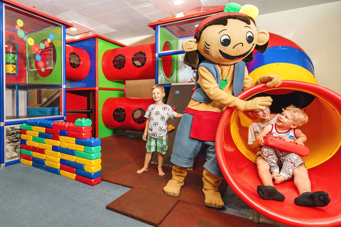 Kinderhotel: YOKI AHORN Kinderspielwelt innen - AHORN Seehotel Templin