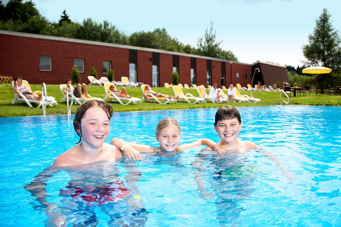Kinderhotel: Saisonaler Außen-Pool - AHORN Waldhotel Altenberg