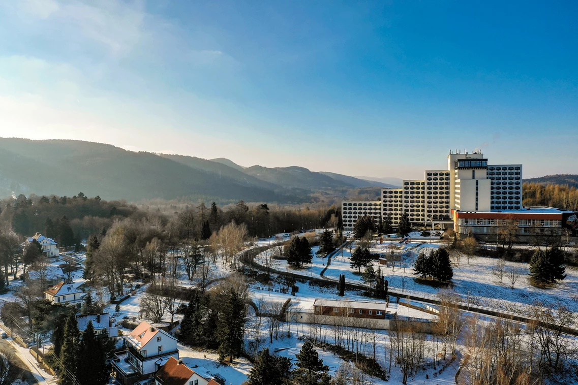 Kinderhotel: Außenansicht Winter - AHORN Berghotel Friedrichroda