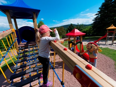 Kinderhotel: Kinderspielplatz - AHORN Berghotel Friedrichroda