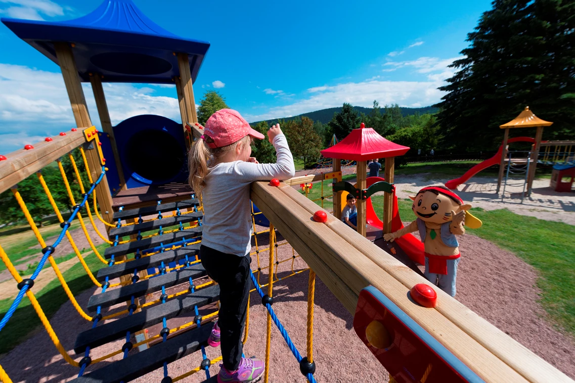 Kinderhotel: Kinderspielplatz - AHORN Berghotel Friedrichroda