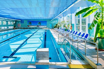 Kinderhotel: Thüringens größter hoteleigener Innen-Pool (25x10m) mit extra Kinderbecken und morgendlicher Aqua-Gymnastik - AHORN Berghotel Friedrichroda