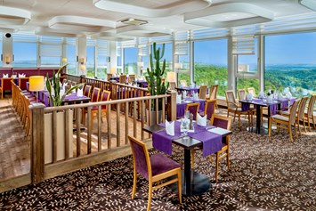 Kinderhotel: AZado Panorama Steakrestaurant mit Köstlichkeiten im 12. Stock - AHORN Berghotel Friedrichroda