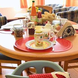 Kinderhotel: Lecker Bio-Frühstück im Apartment - kann man im voraus buchen! - Gut Nisdorf - Bio Urlaub an der Ostsee