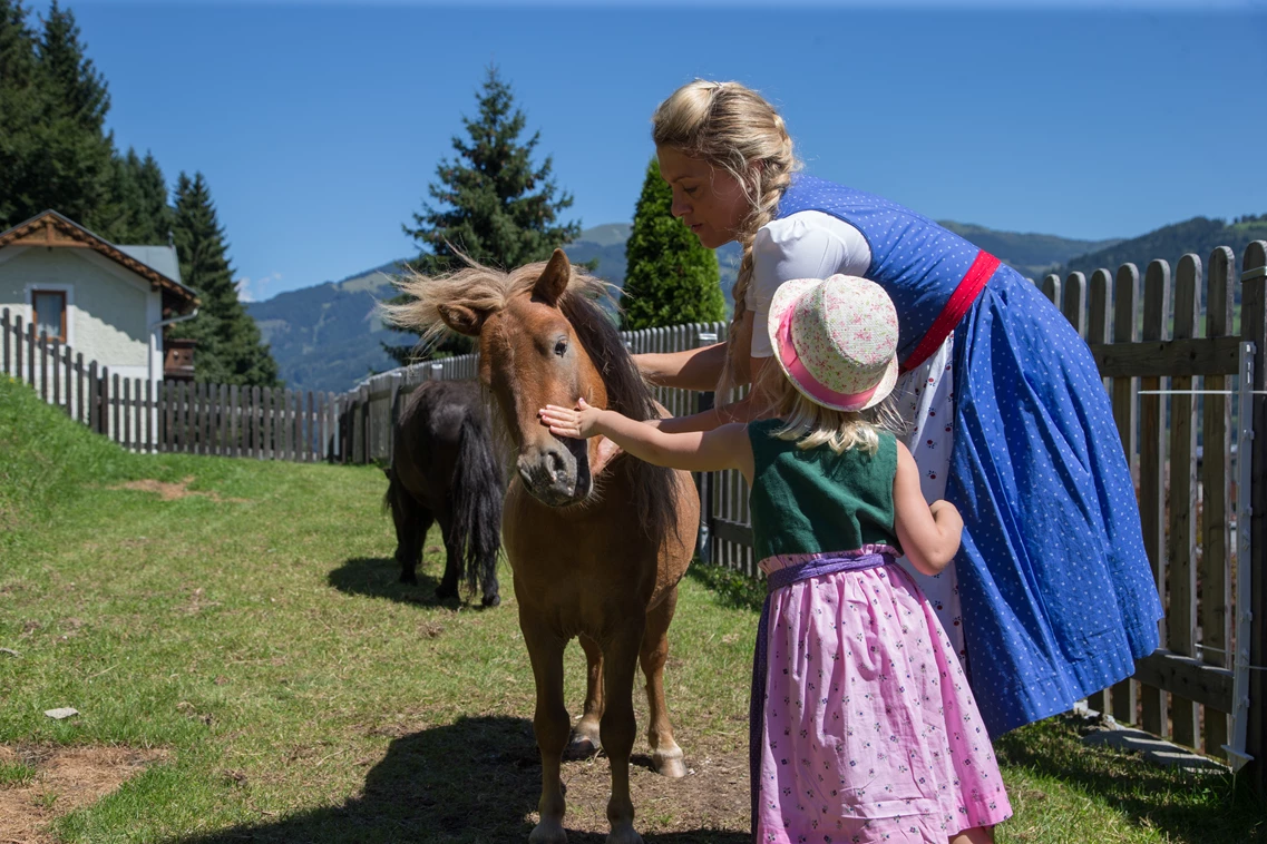 Kinderhotel: Hotell Ponys im Sommer - Familien- und Sportresort Alpenblick