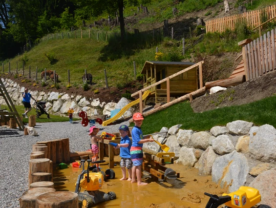 Kinderhotel: Sand Matsch Anlage - Familien- und Sportresort Alpenblick