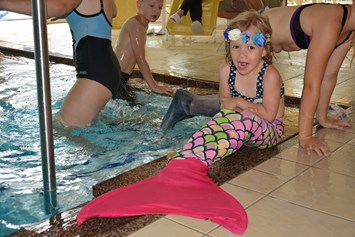 Kinderhotel: Meerjungfrauen Schwimmen - Familien- und Sportresort Alpenblick