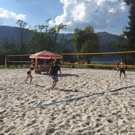 Kinderhotel: Beach Volleyball im Sommer - Familien- und Sportresort Alpenblick