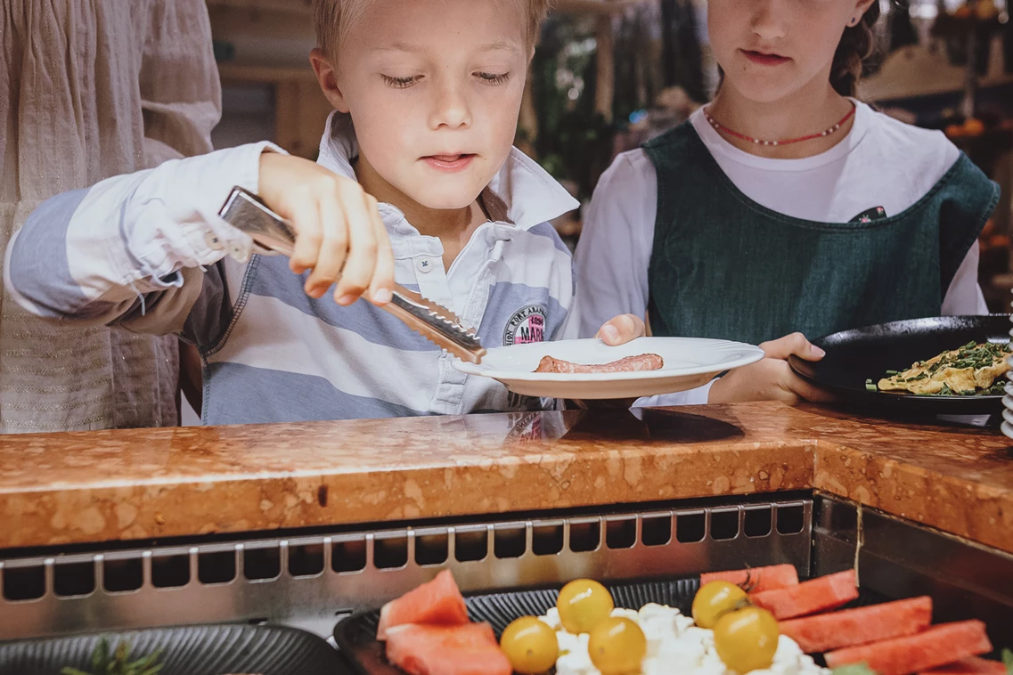 Kinderhotel: Sportresort Alpenblick Frühstücks Buffet - Familien- und Sportresort Alpenblick