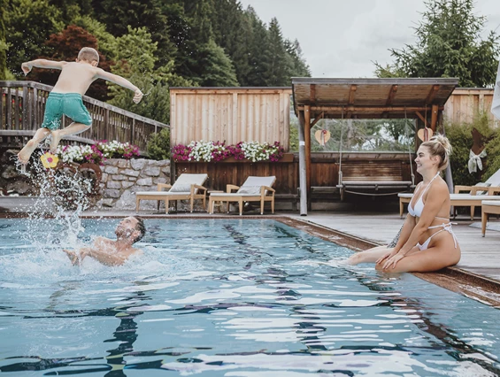 Kinderhotel: Außenpool - Familien- und Sportresort Alpenblick