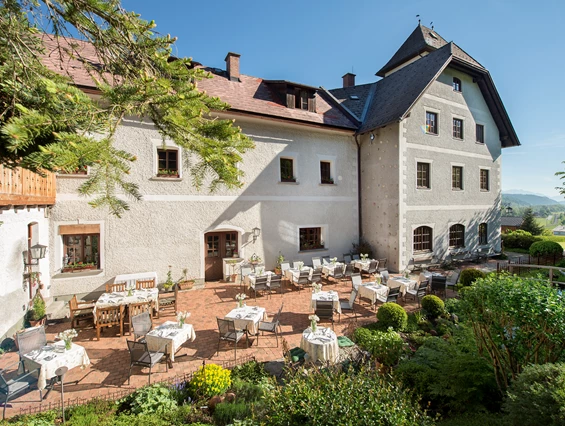 Kinderhotel: Frühstücks-Terrasse Schloss Thannegg - Schloss Thannegg Ferienwohnung und Zimmer