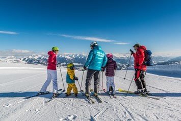 Familienhotel: Genuss beim Ski Fahren mit der Familie - Familienhotel Hinteregger