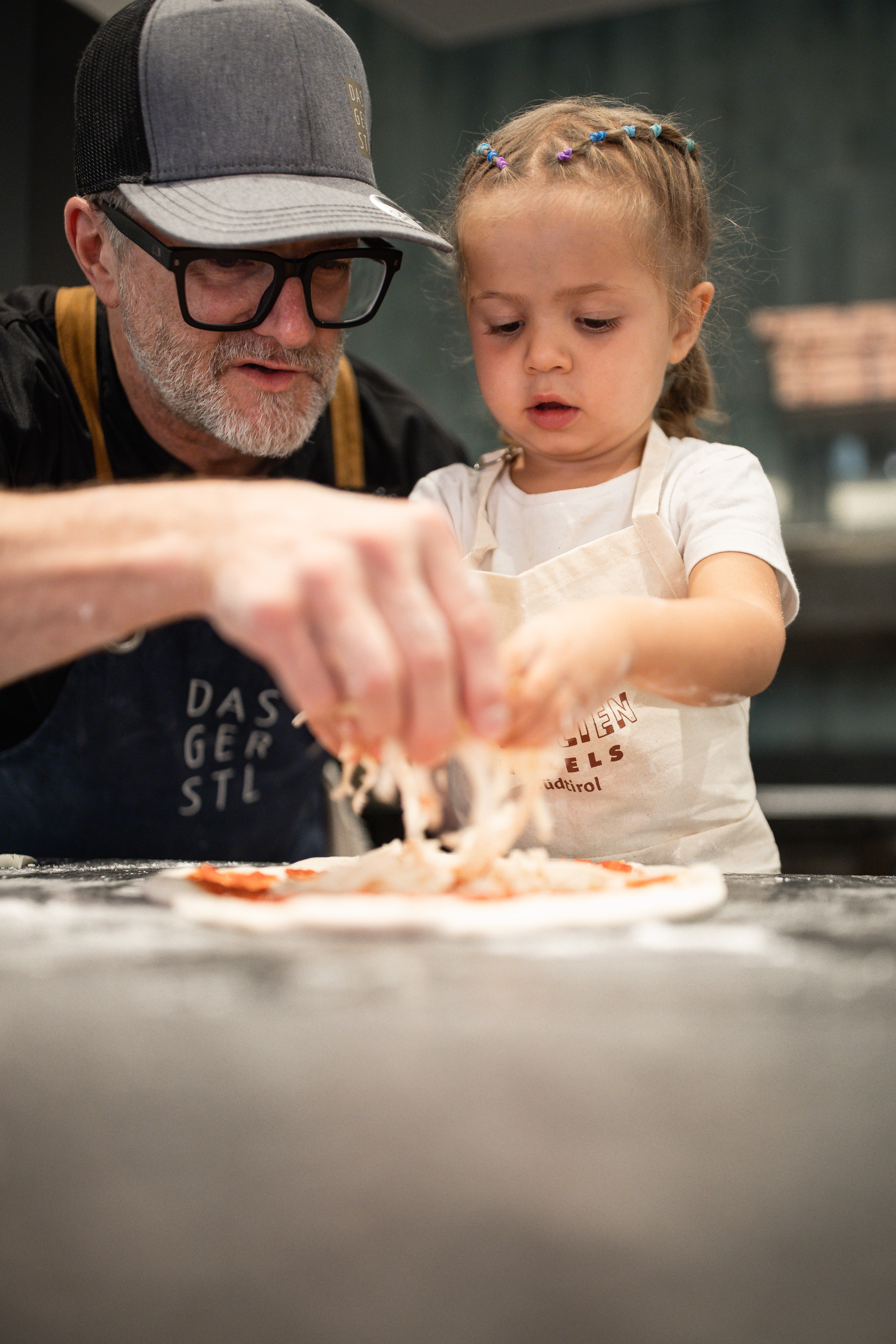 Kinderhotel: Kinder backen Pizza - DAS GERSTL Family Retreat