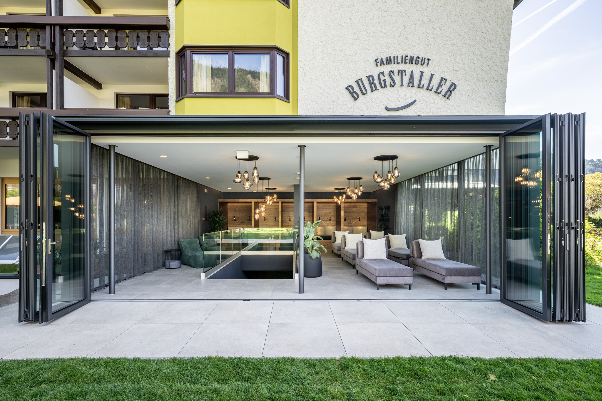 Kinderhotel: Vitalgarten mit Gartenblick - Familiengut Hotel Burgstaller