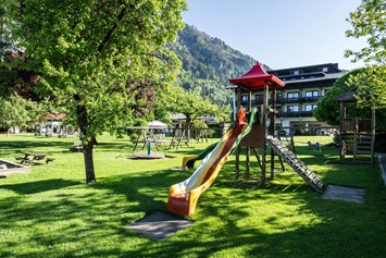 Kinderhotel: Kinderspielplatz - Familiengut Hotel Burgstaller