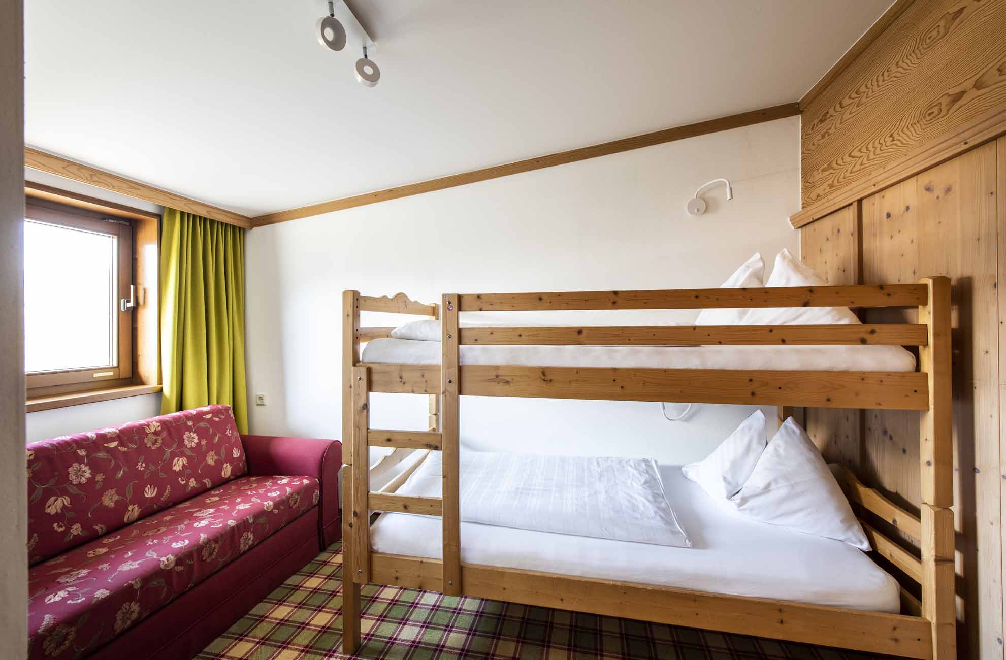 Familienhotel - Verpflegung: Frühstück - Amberg (Fresach) - Große Familienzimmer - Familiengut Hotel Burgstaller