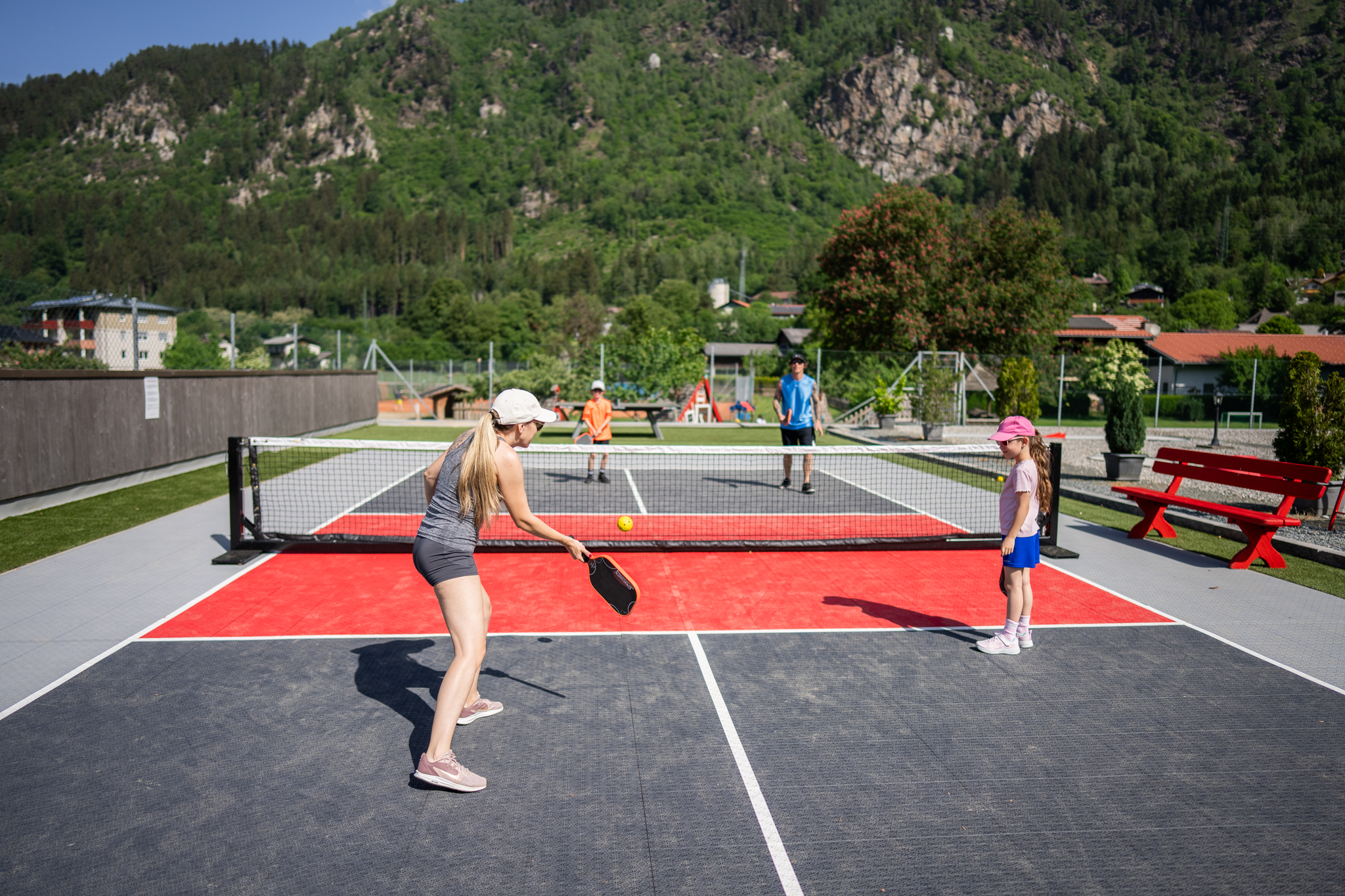 Kinderhotel: Pickleball Platz im Familiengut Burgstaller - Familiengut Hotel Burgstaller